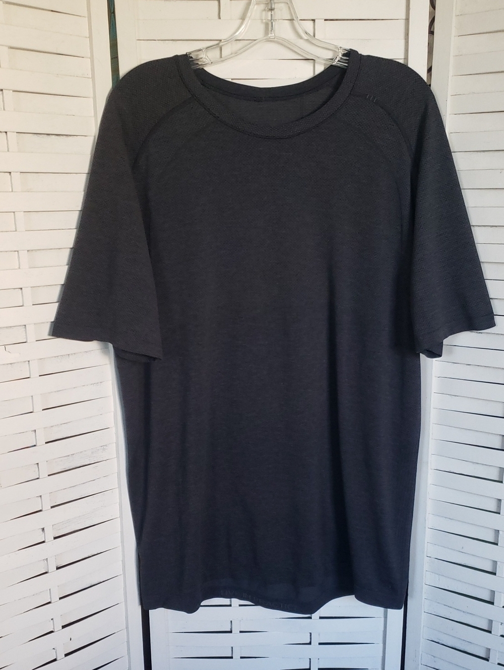Lululemon Athletica Men's Crewneck Short Sleeve Shirt - Charcoal XL